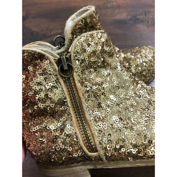 Joyfolie Girls Size 11 Arya Gold Sequin Booties, Play for wear on toes and heels - Picture 4 of 7